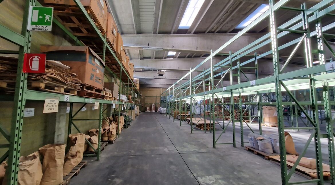 Locate Varesino (54)