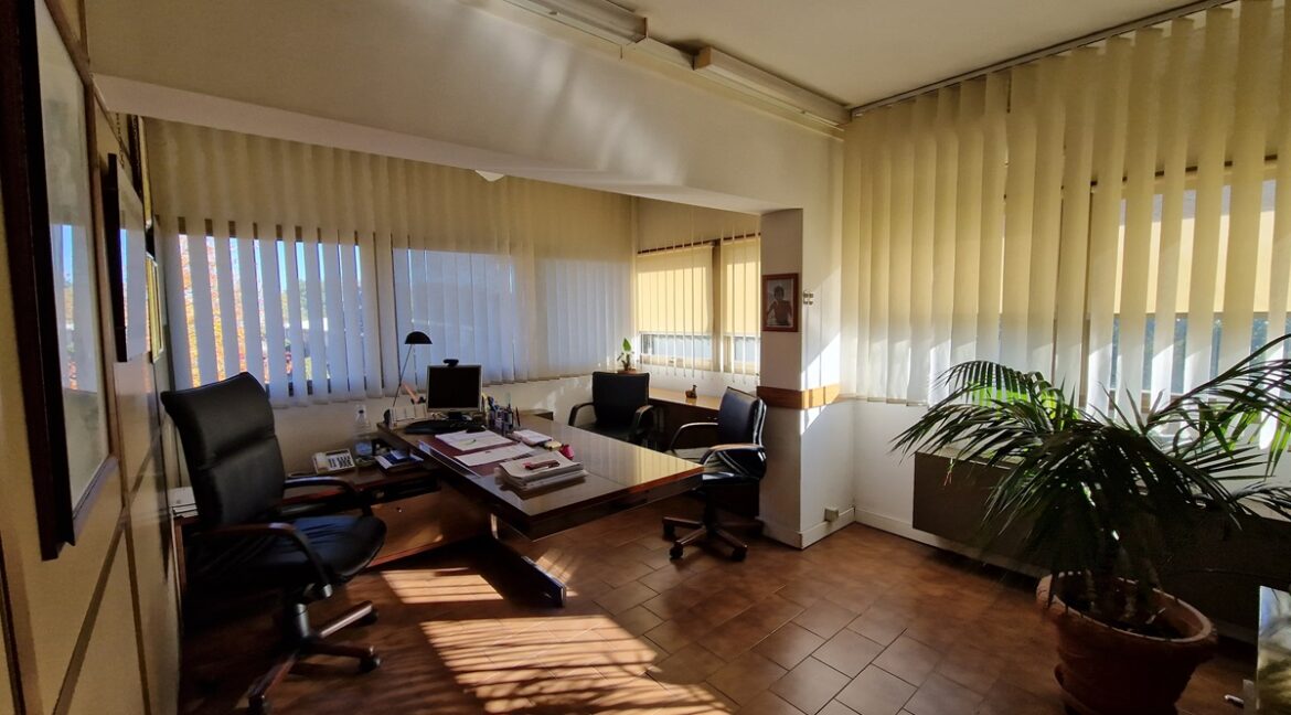Locate Varesino (60)